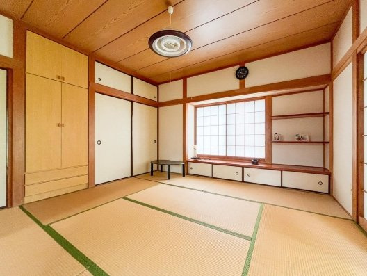 茂原市緑ヶ丘3　中古店舗付戸建の和室|（居宅+店舗+貸駐車場）店舗駐車場3台込月143,000円賃貸中  合計10台分あり 