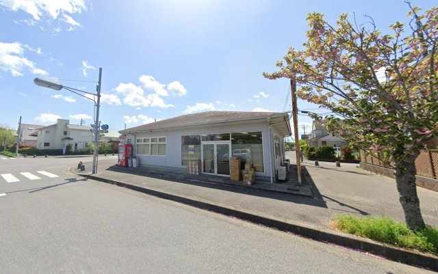 茂原市緑ヶ丘3　中古店舗付戸建の前面道路含む現地写真|（居宅+店舗+貸駐車場）店舗駐車場3台込月143,000円賃貸中  合計10台分あり 