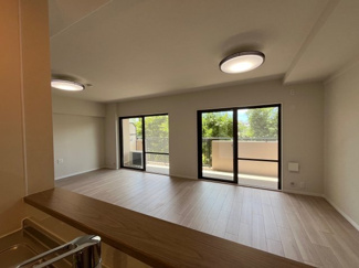 【ダイニング】 | ライオンズマンション北鈴蘭台第2 | カウンターキッチンなのでリビングが見渡せます。小さなお子様がいても目が行き届きます。