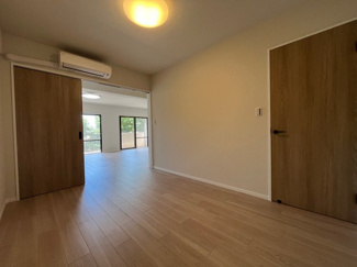 【洋室】 | ライオンズマンション北鈴蘭台第2 | 洋室約5.9帖　リビングからの続き間となっております。エアコン付きは嬉しいですね。