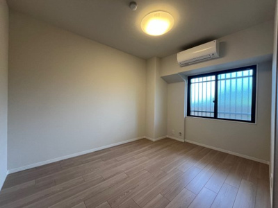 【洋室】 | ライオンズマンション北鈴蘭台第2 | 洋室約5.9帖　こちらもエアコン付きです。