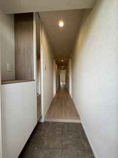 【玄関】 | ライオンズマンション北鈴蘭台第2 | 上りかまちも低く安心です。