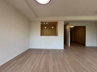 【ダイニング】 | ライオンズマンション北鈴蘭台第2 | 落ち着いた色味のフローリングで、ご家族皆さんでおくつろぎください。