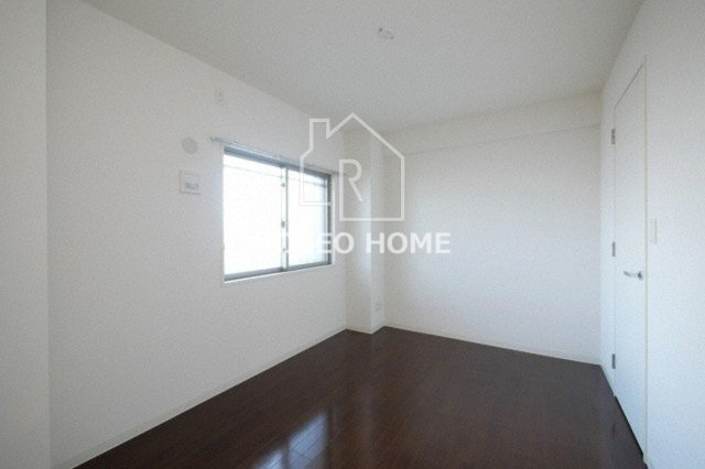 レジディア玉造の洋室