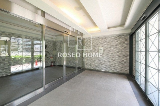 レジディア玉造のエントランス