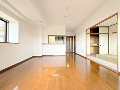 【居間・リビング】 | ベルウィング高陽35 | クロスは全貼替えです！