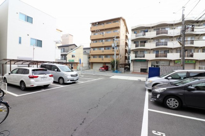 【駐車場】 | クイーンライフIMAZU | 駐車場完備です