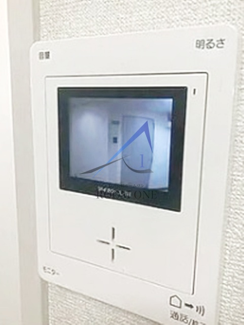 三軒茶屋グリーンマンションのセキュリティ|モニター付インターホンです。