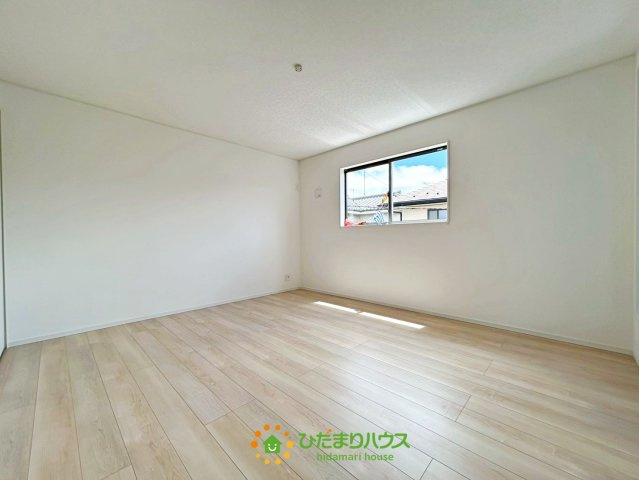 白岡市小久喜第14　新築一戸建て　02　クレイドルガーデンの寝室|大きなベッドを置いても安心の広さ！