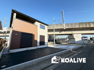 【外観】 | 高崎市新後閑町　新築住宅 | 完成済み！いつでも新生活を始めることができます。
開放感ある4LDK！
陽当り、風通しも良い暖かな住まいです。
KOALIVE （コアライブ）【0120-919-727】