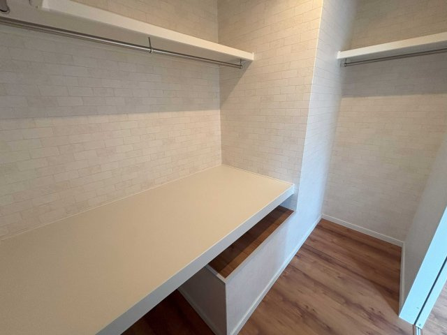 【収納】 | 八尾市上之島町南３丁目　中古戸建　★南向き・平成29年建築 | 広いウォークインクローゼット付き♪