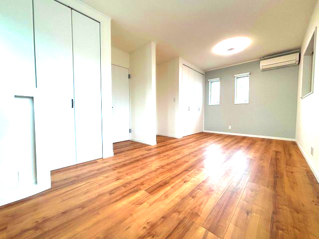 【子供部屋】 | 八尾市上之島町南３丁目　中古戸建　★南向き・平成29年建築 | 室内大変キレイにお使いです♪