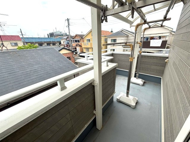 【バルコニー】 | 八尾市上之島町南３丁目　中古戸建　★南向き・平成29年建築 | 南向きで陽当り良好です！