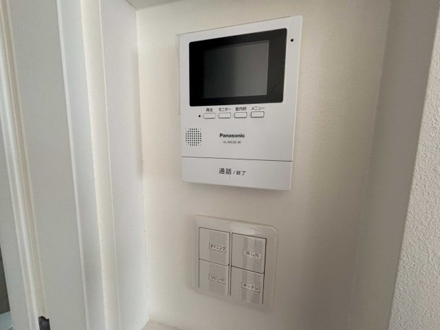 【防犯設備】 | 八尾市上之島町南３丁目　中古戸建　★南向き・平成29年建築 | モニター付きインターホンで来客時も安心♪