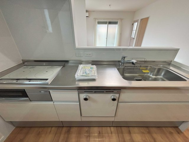 【キッチン】 | 八尾市上之島町南３丁目　中古戸建　★南向き・平成29年建築 | 食洗器つきでお片付けが楽になります♪