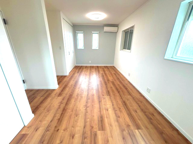 【子供部屋】 | 八尾市上之島町南３丁目　中古戸建　★南向き・平成29年建築 | 子供部屋としても使い勝手の良いお部屋です！