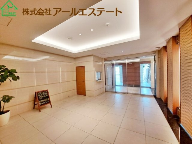 プレサンスネオ姫路　JR「姫路駅」徒歩12分のエントランス