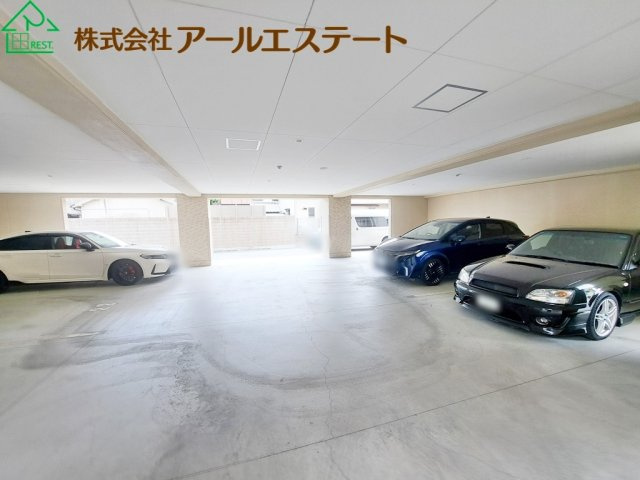 プレサンスネオ姫路　JR「姫路駅」徒歩12分の駐車場