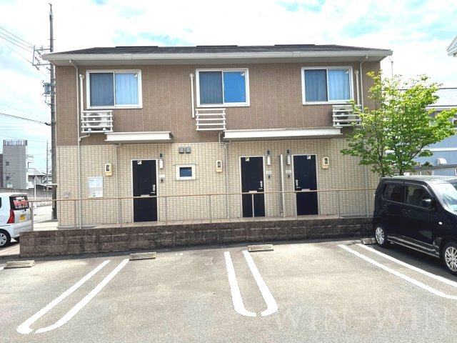 ソフィア B棟の駐車場