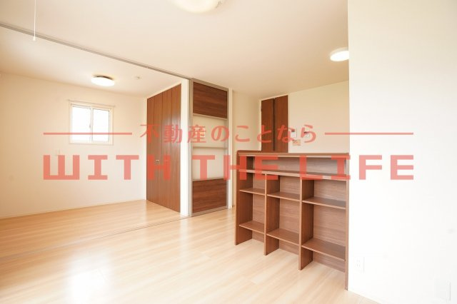 エスアイメゾン【10，000円キャッシュバック対象物件】の居間・リビング|ゆったりとしたリビングです