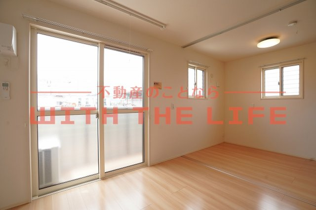 エスアイメゾン【10，000円キャッシュバック対象物件】の居間・リビング|ゆったり過ごせるリビングです