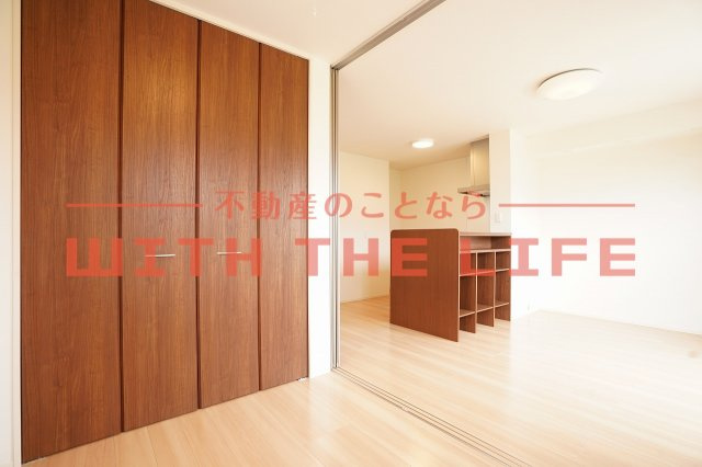 エスアイメゾン【10，000円キャッシュバック対象物件】の内装|明るい室内です