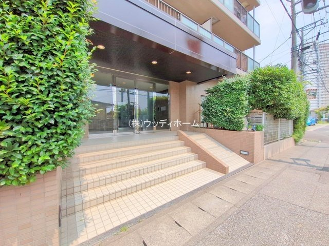 ファミール春日部弐番館　中古マンションのエントランス