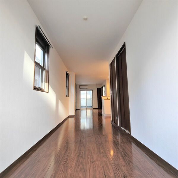 グランレーヴ東別院EASTの居間・リビング