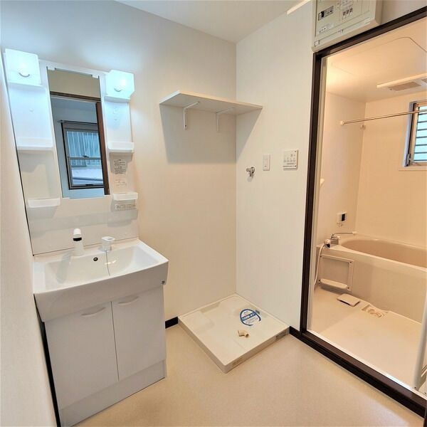 グランレーヴ東別院EASTの洗面所