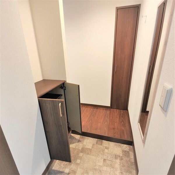 グランレーヴ東別院EASTの玄関