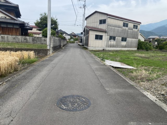 西条市中野甲の売地の周辺|前面道路