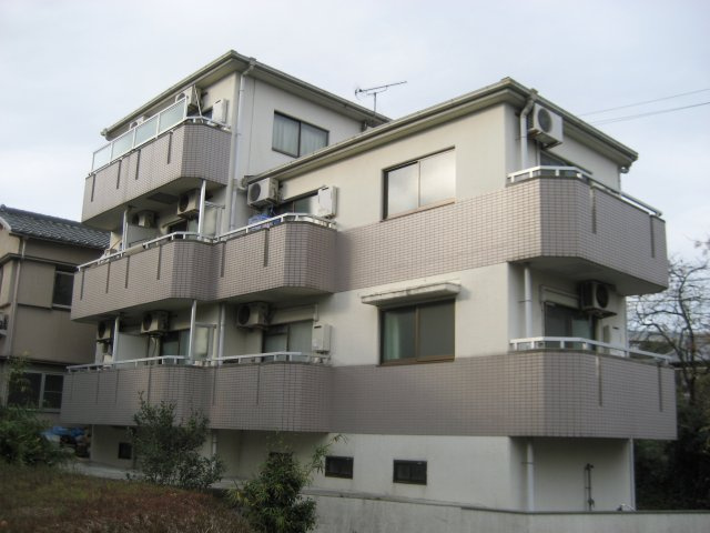 サンマリン名谷の外観|バス停すぐそこ！学生さんにおすすめ☆