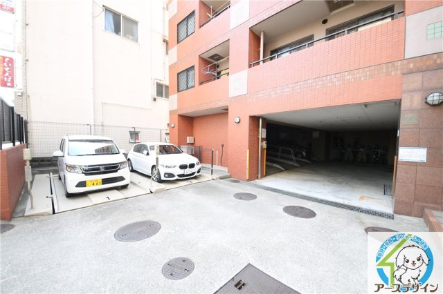 プレステージ西明石駅前の駐車場