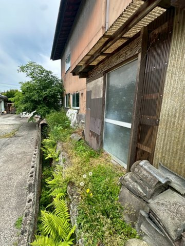 日田市大字高瀬　倉庫の庭