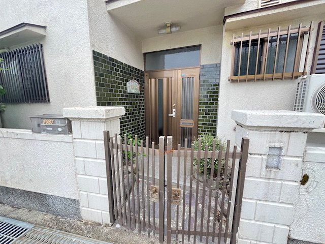 阪本町貸家のエントランス