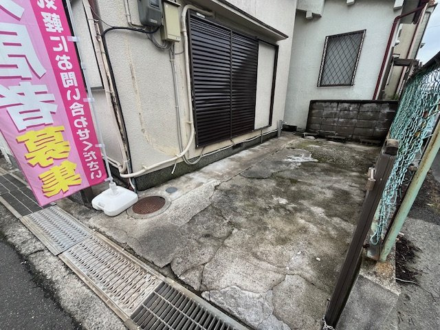 阪本町貸家の駐車場