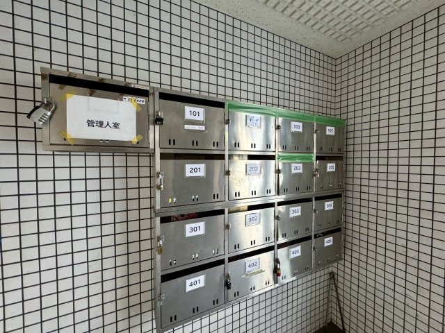 ロイヤルハイツ五番館のエントランス