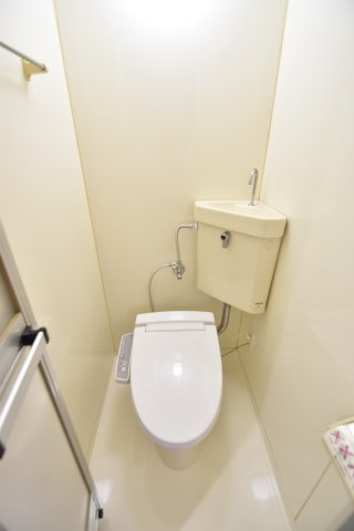 大阪市都島区中野町１丁目の賃貸マンションのトイレ