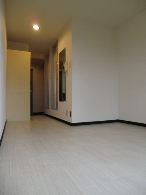 大阪市都島区中野町１丁目の賃貸マンションの居間・リビング