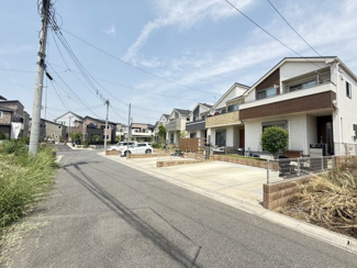 【前面道路含む現地写真】