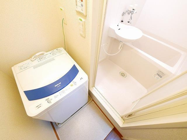 レオパレスＡｄｖａｎｃｅ富雄の設備|洗濯機です