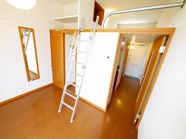 レオパレスＡｄｖａｎｃｅ富雄の内装|明るい色調の室内です