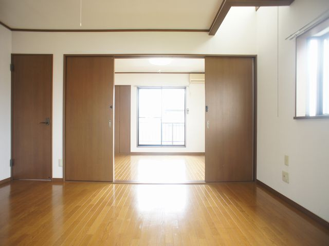 【居間・リビング】 | ビュースズキB | 快適に過ごせるエアコンが付いています♪