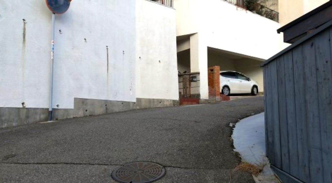 西舞子８丁目　中古戸建　収益の前面道路含む現地写真