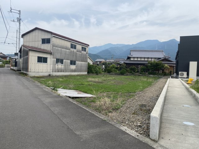 西条市中野甲の売地の外観
