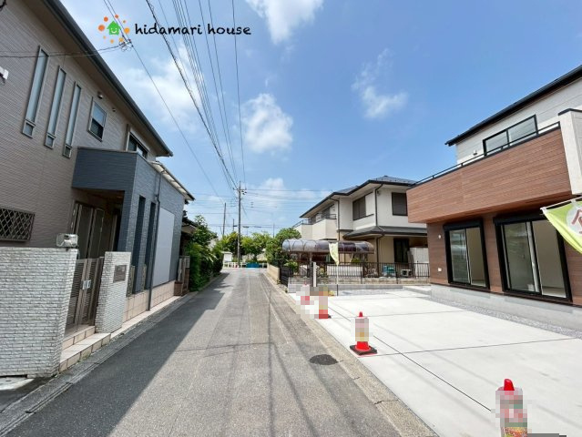 北本市西高尾7丁目4期　新築戸建　ブルーミングガーデン01の前面道路含む現地写真
