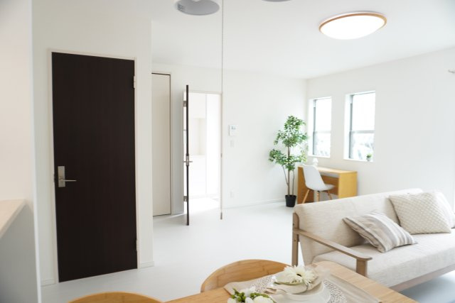 草加市西町 中古戸建の居間・リビング