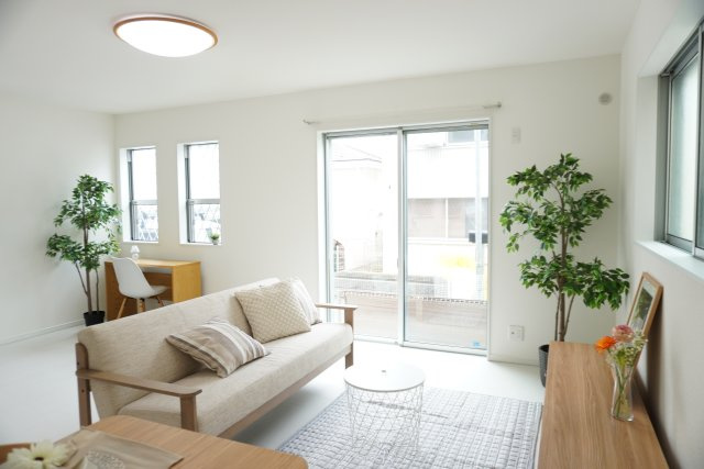 草加市西町 中古戸建の居間・リビング