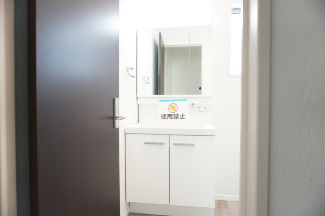 草加市西町 中古戸建の独立洗面台