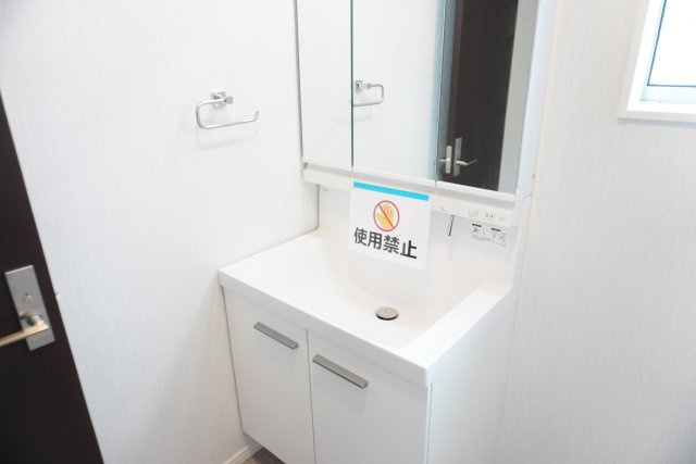 草加市西町 中古戸建の独立洗面台